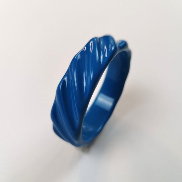 Blue Twist Plastic Vintage Bangle - Picture 3 of 12